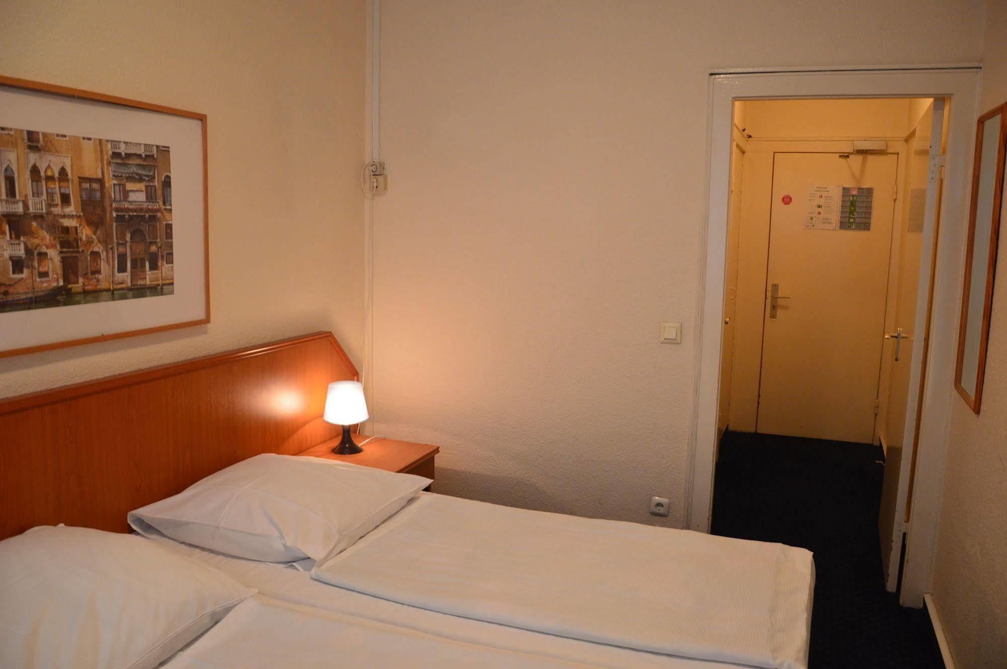 Hotel Mercedes/Centrum Hamburg Kültér fotó